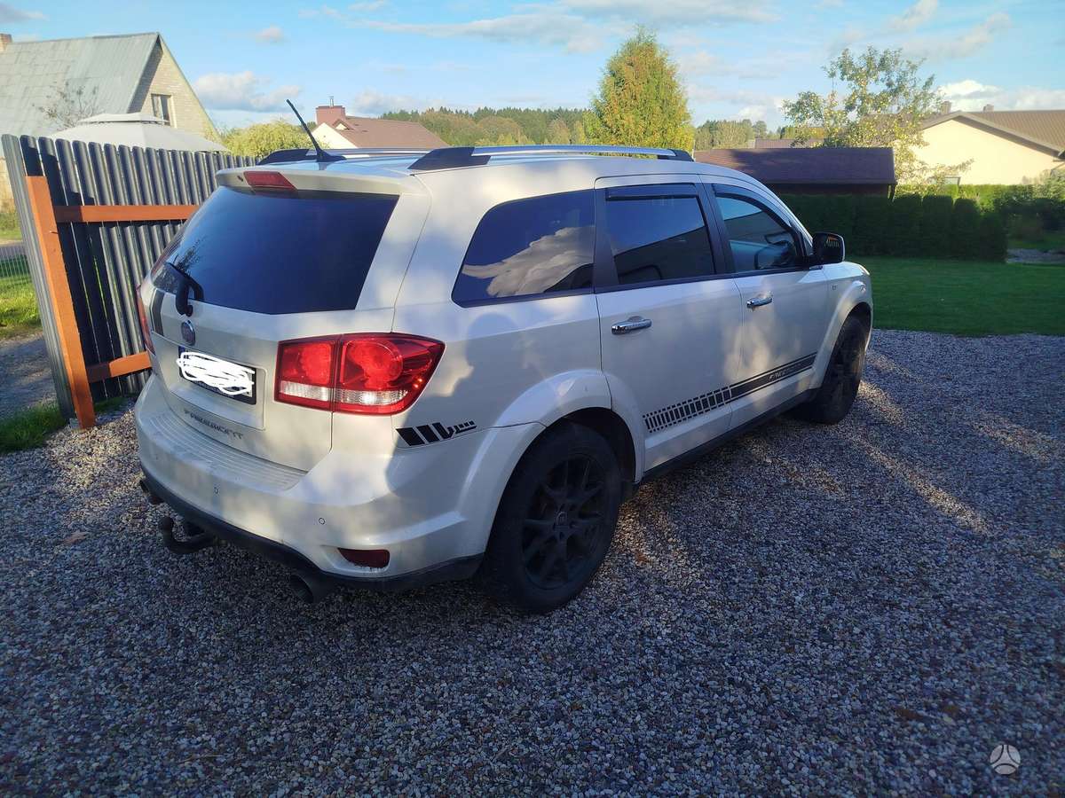 Fiat Freemont 2013 — rear view