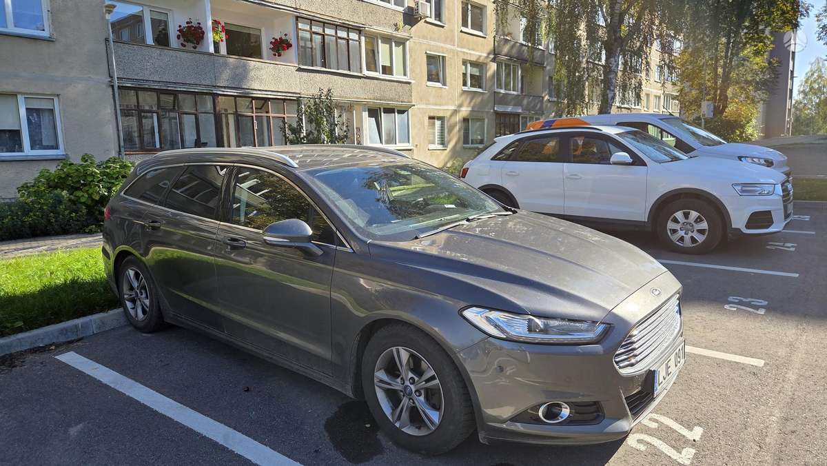 Ford Mondeo 2015 — rear view