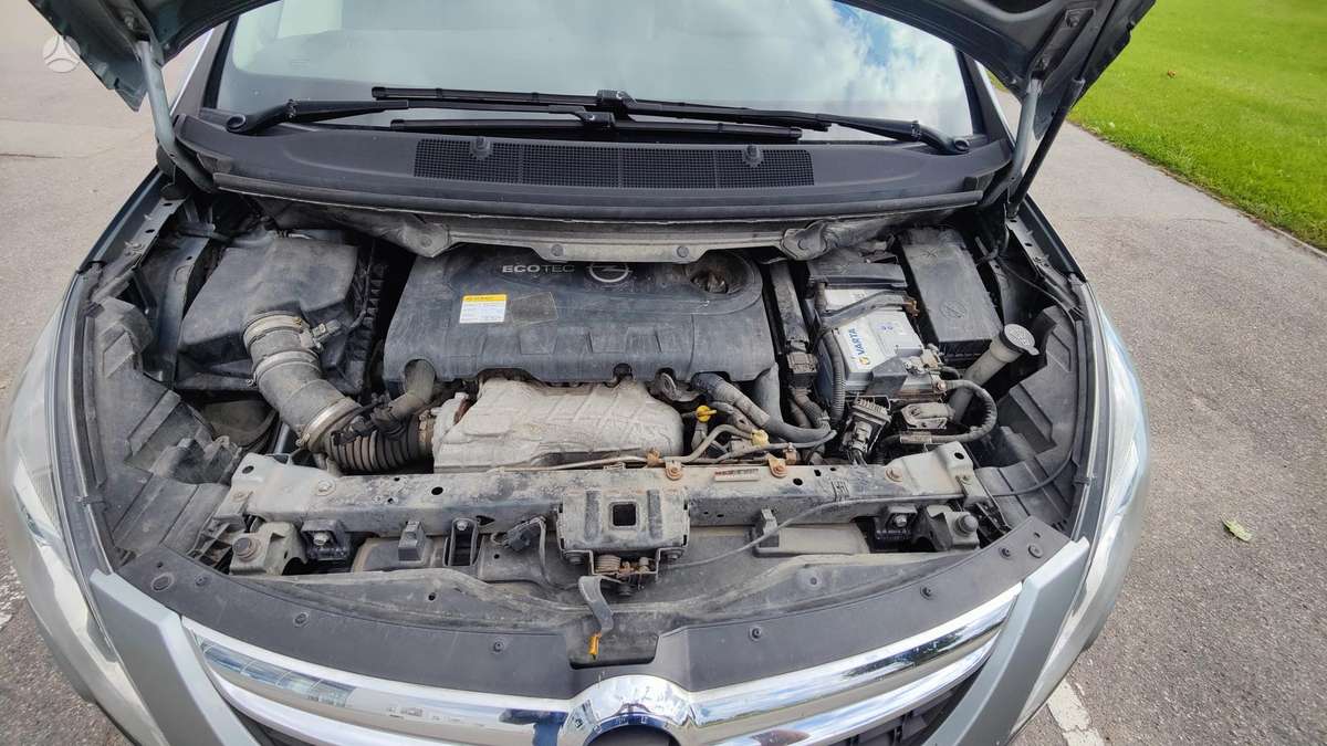 Opel Zafira 2013 — photo 10