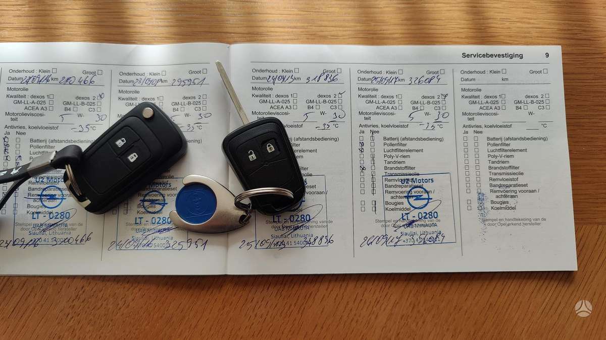 Opel Zafira 2013 — photo 12