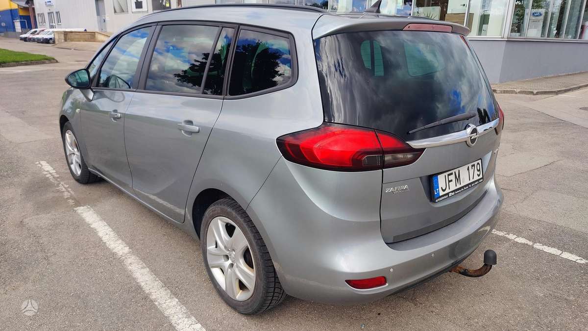 Opel Zafira 2013 — photo 8
