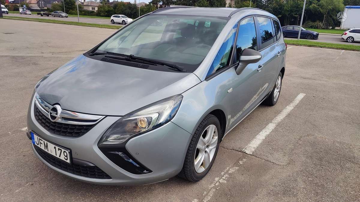 Opel Zafira 2013 — photo 9