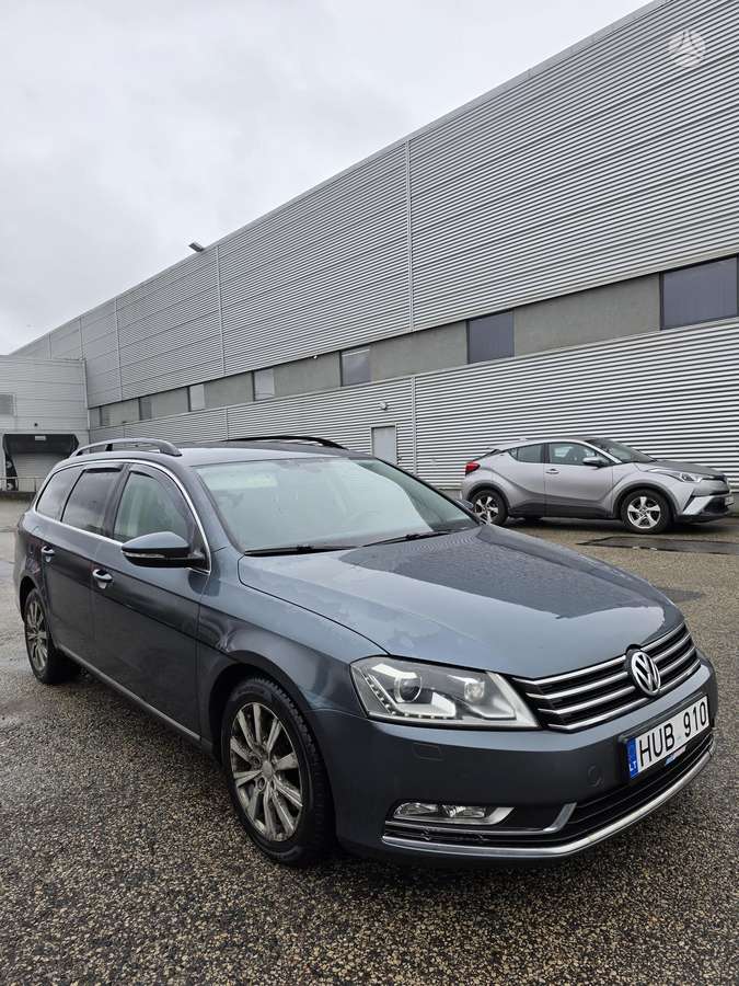 Volkswagen Passat 2012 — салон