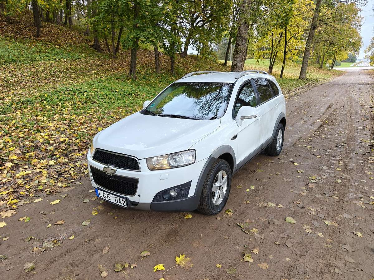 Chevrolet Captiva 2012 — rear view