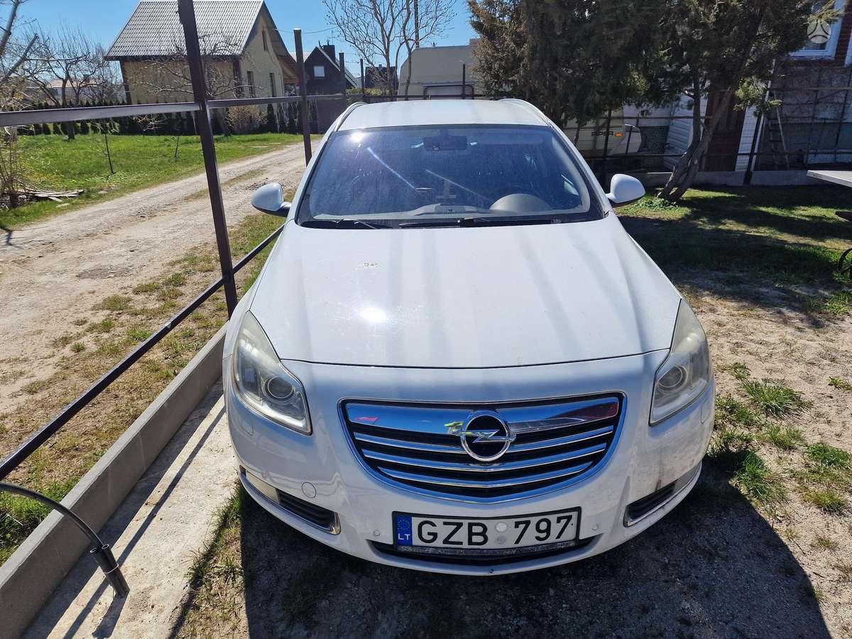 Opel Insignia 2010 — interior
