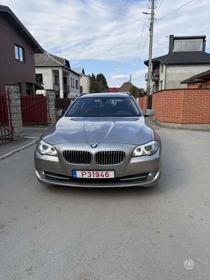 BMW 525 2013 — вигляд ззаду