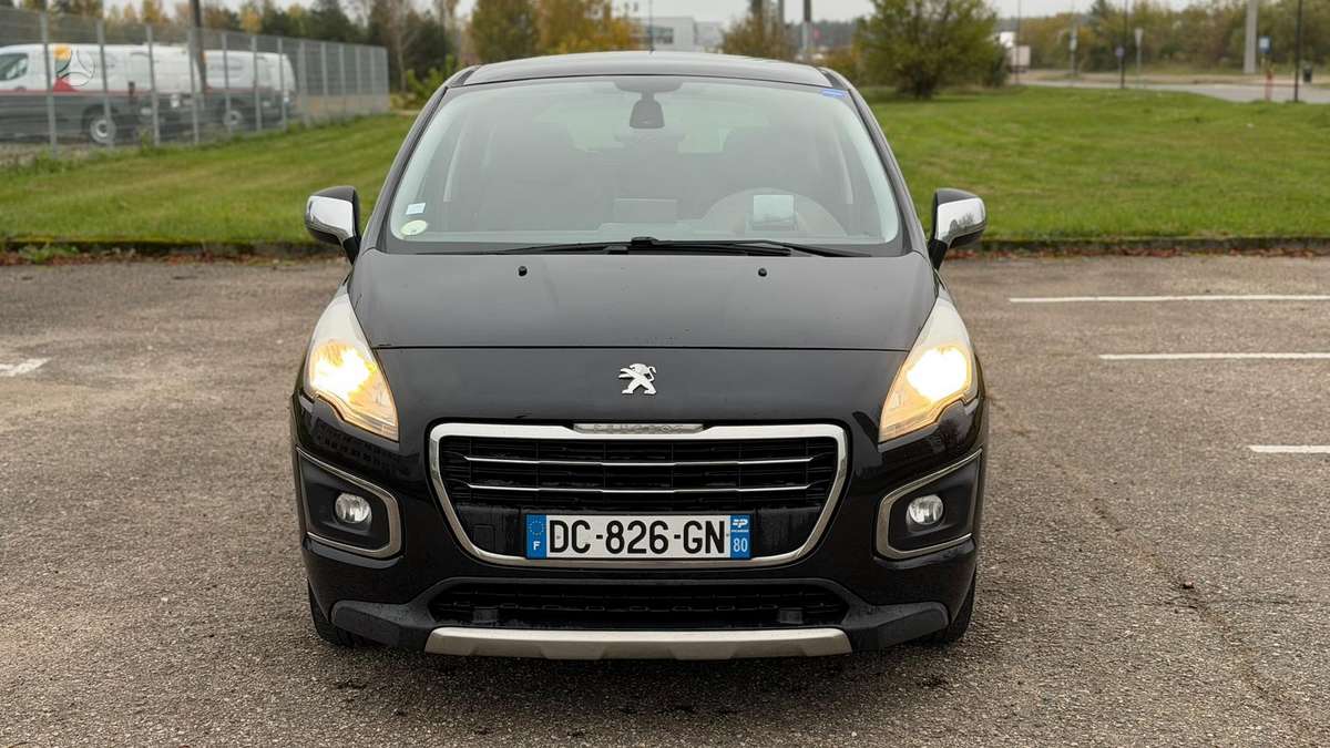 Peugeot 3008 2014 — вигляд ззаду