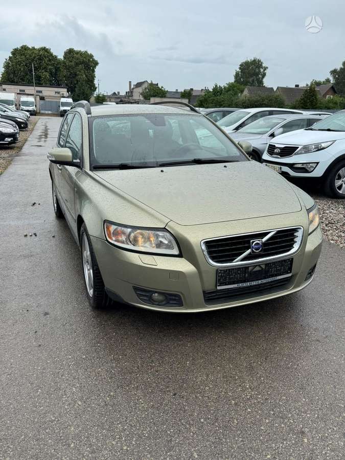 Volvo V50 2010 — interior