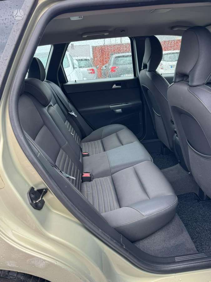 Volvo V50 2010 — engine 1560 cm³, 109 HP (80kW)