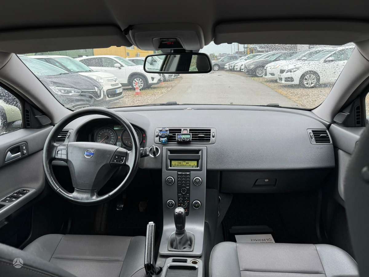 Volvo V50 2010 — photo 5