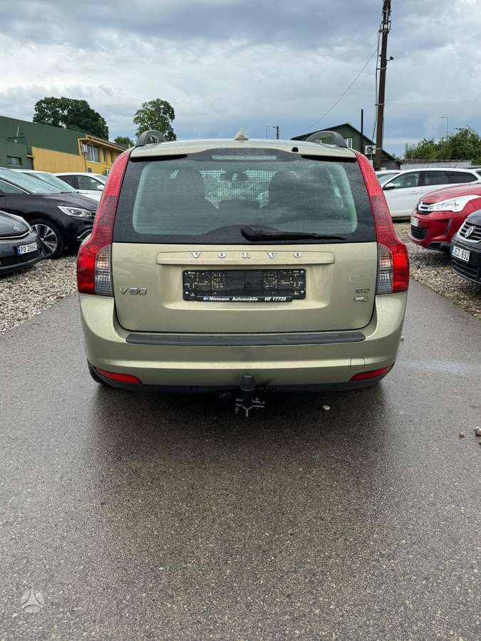 Volvo V50 2010 — photo 6