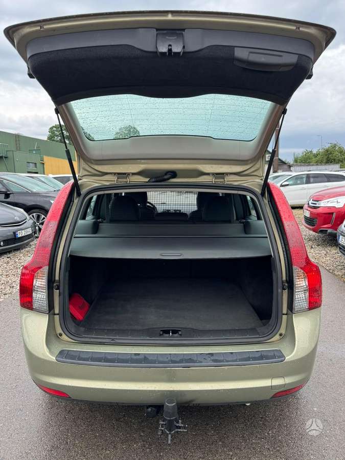 Volvo V50 2010 — photo 7