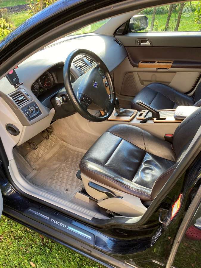Volvo V50 2008 — interior