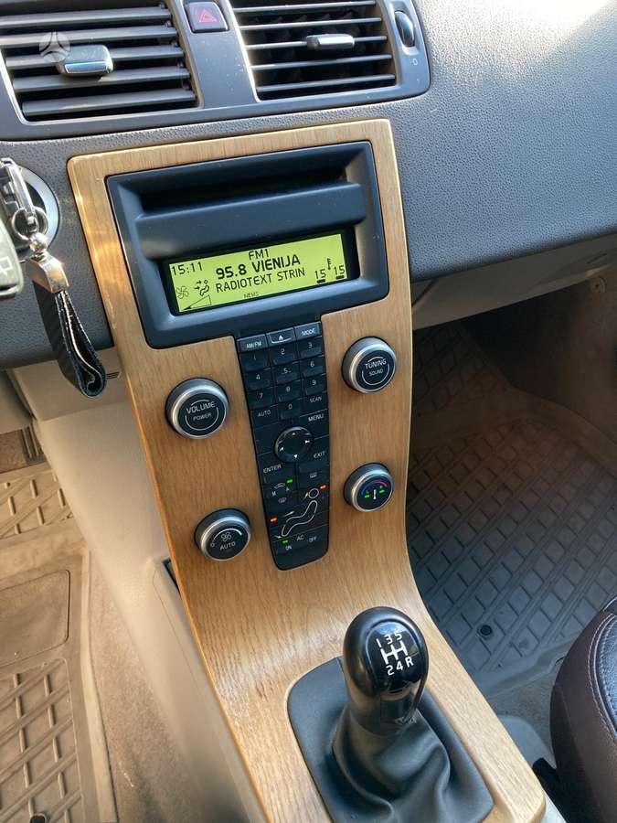 Volvo V50 2008 — engine 1560 cm³, 109 HP (80kW)