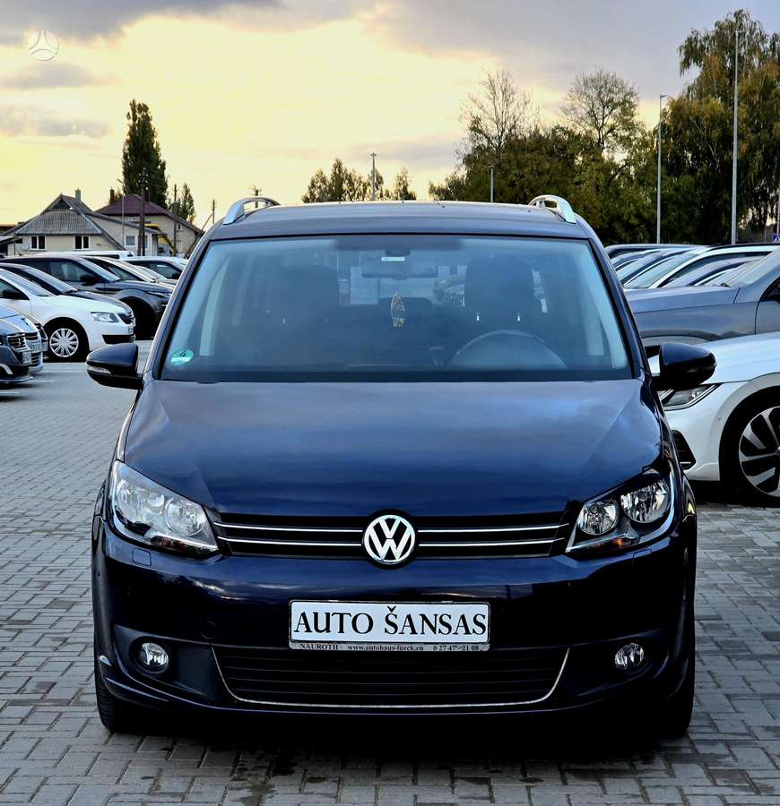 Volkswagen Touran 2014 — салон