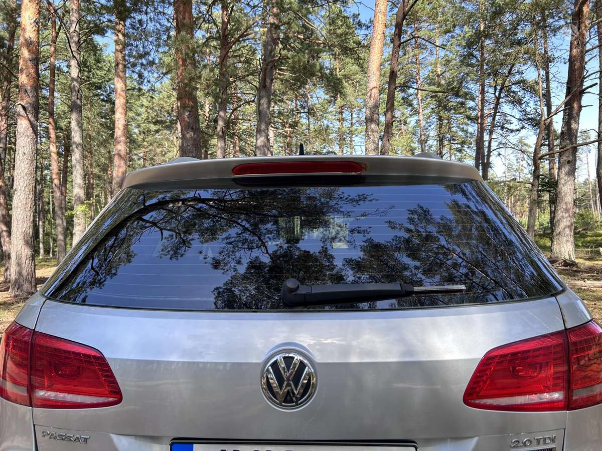 Volkswagen Passat 2012 — photo 12