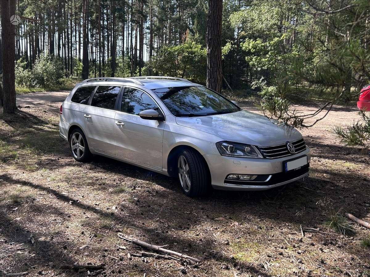 Volkswagen Passat 2012 — interior