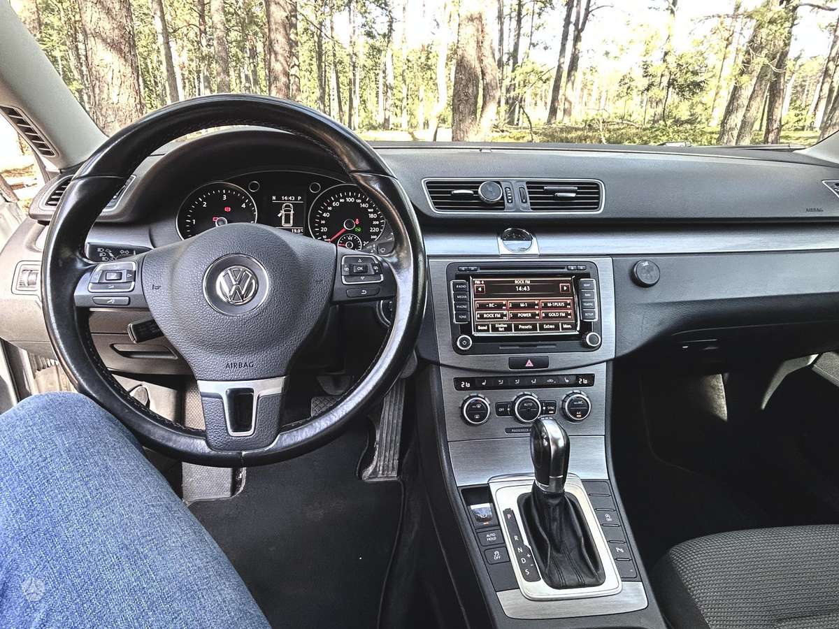 Volkswagen Passat 2012 — photo 8