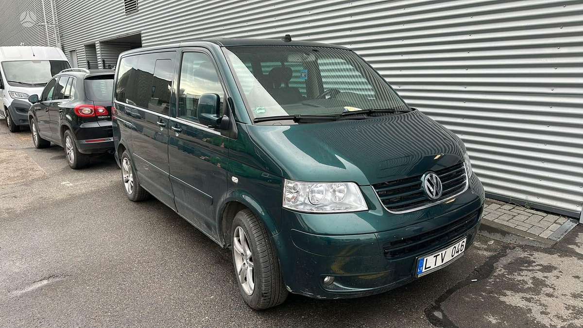 Volkswagen Multivan 2005 — rear view