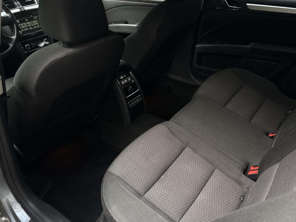 Skoda Superb 2011 — фото 24