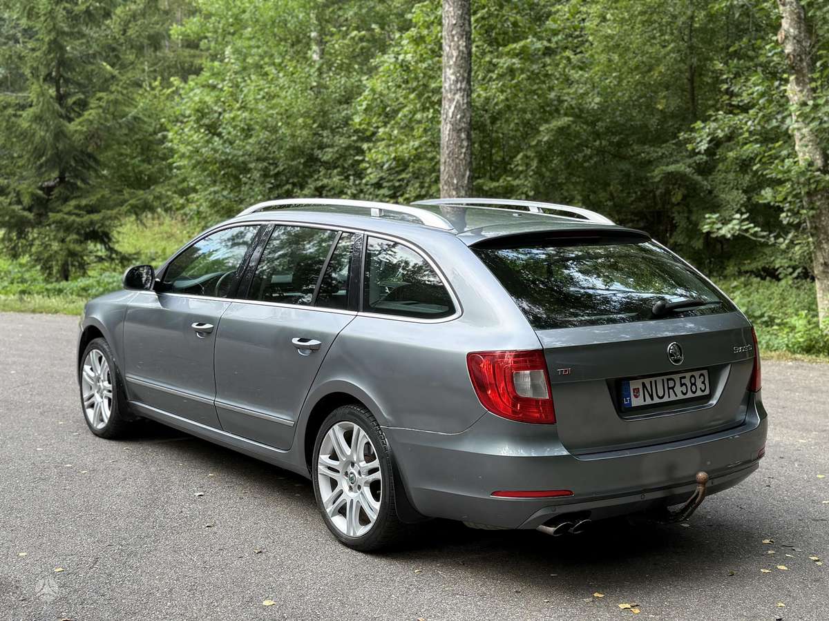 Skoda Superb 2011 — фото 9
