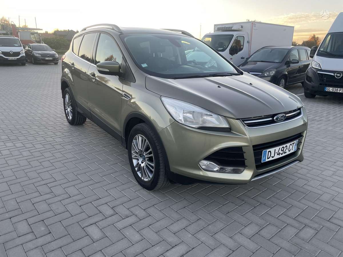 Ford Kuga 2014 — вигляд ззаду