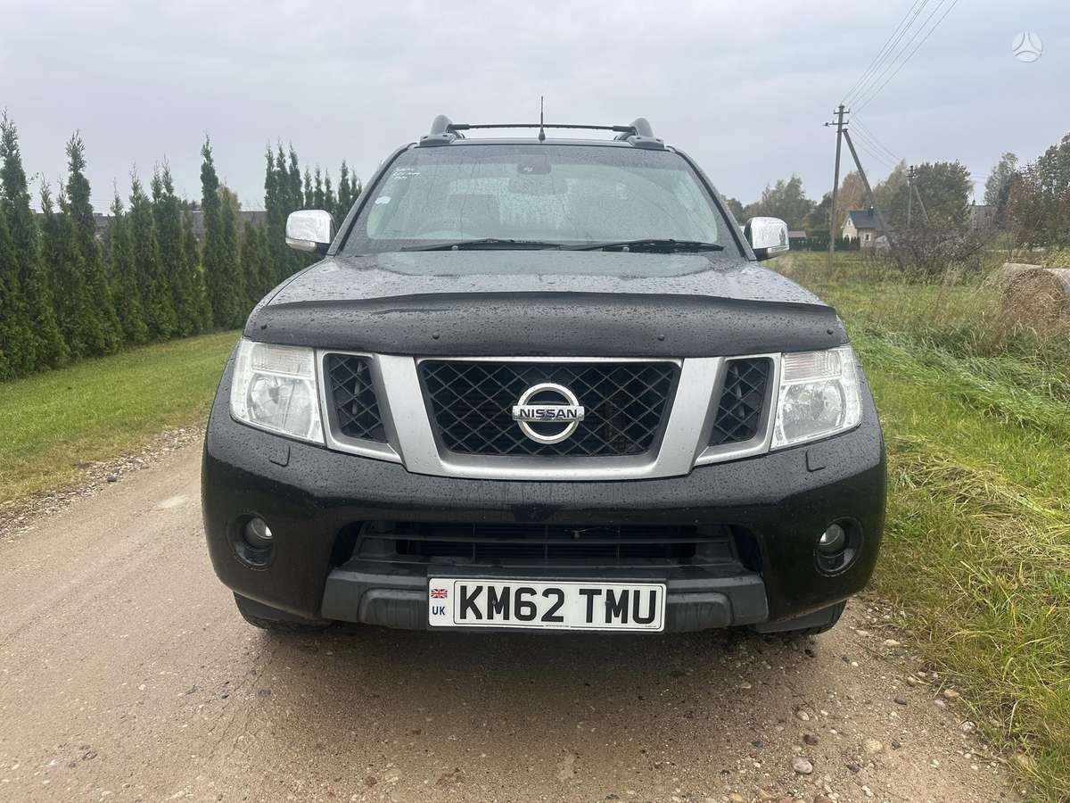 Nissan Navara 2012 — rear view