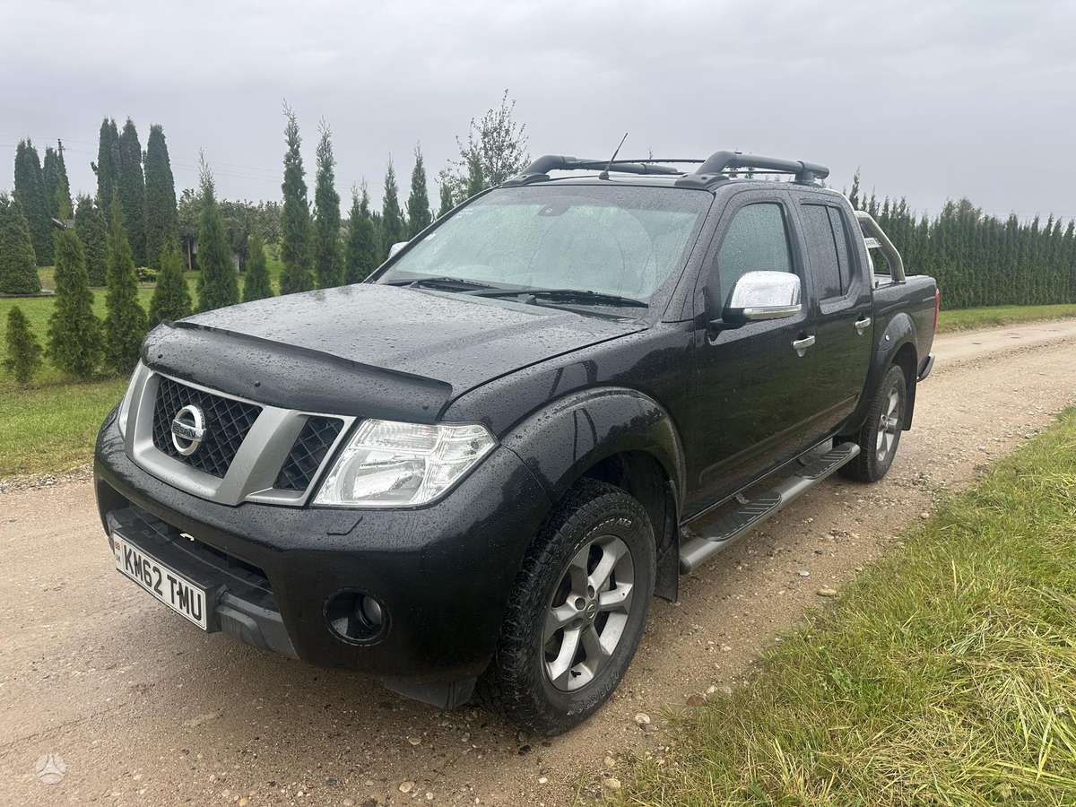 Nissan Navara 2012 — interior