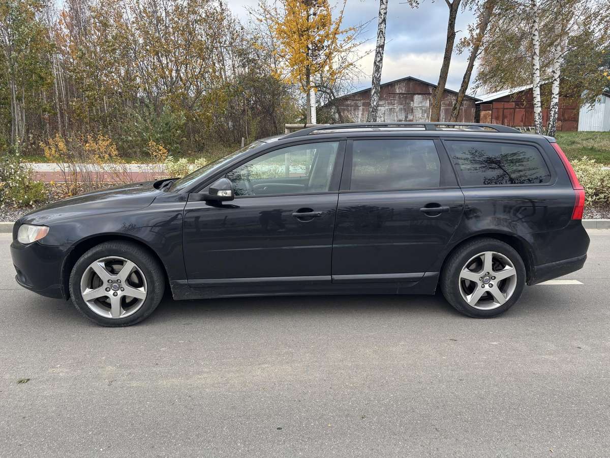 Volvo V70 2008 — interior