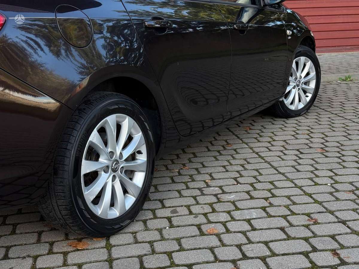 Opel Astra 2013 — photo 11