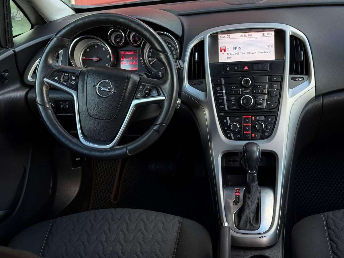 Opel Astra 2013 — photo 13