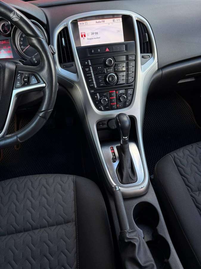 Opel Astra 2013 — photo 14