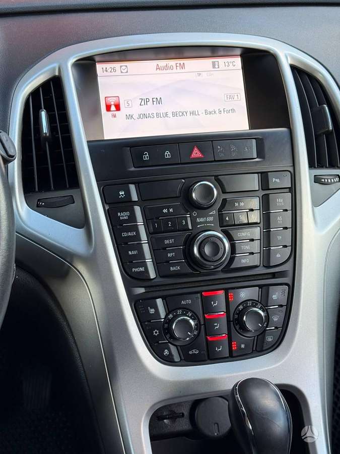 Opel Astra 2013 — photo 15