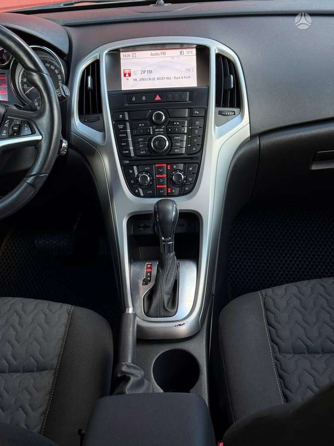 Opel Astra 2013 — photo 16