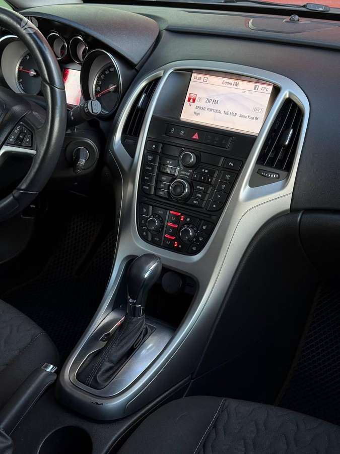 Opel Astra 2013 — photo 17