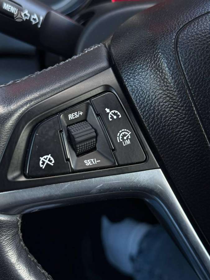 Opel Astra 2013 — photo 19
