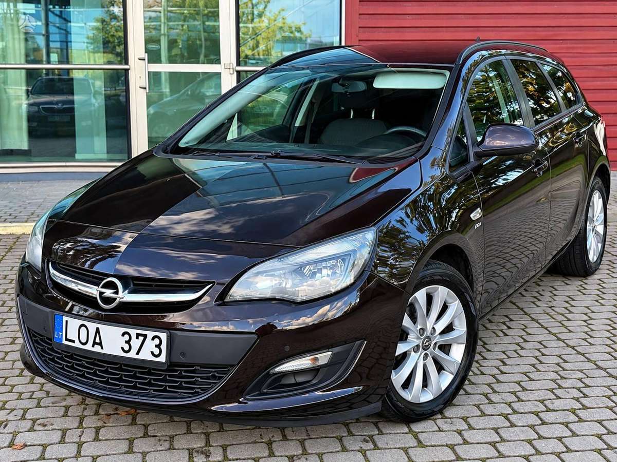 Opel Astra 2013 — rear view