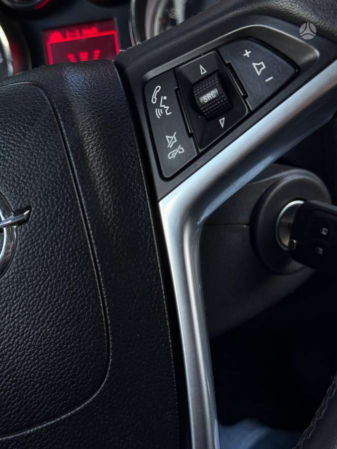 Opel Astra 2013 — photo 20