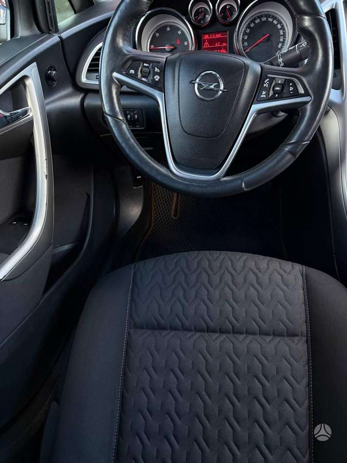 Opel Astra 2013 — photo 21