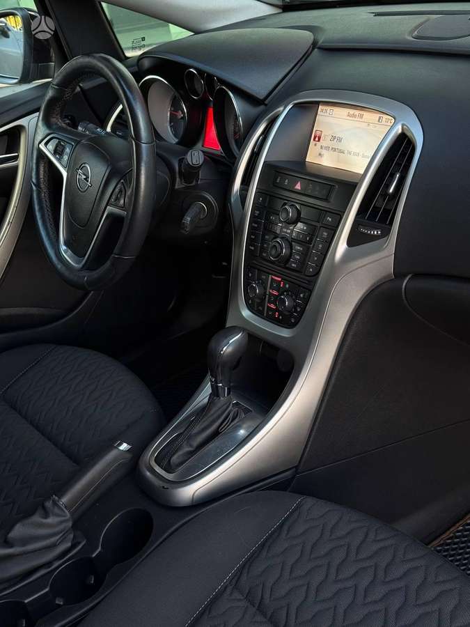 Opel Astra 2013 — photo 25
