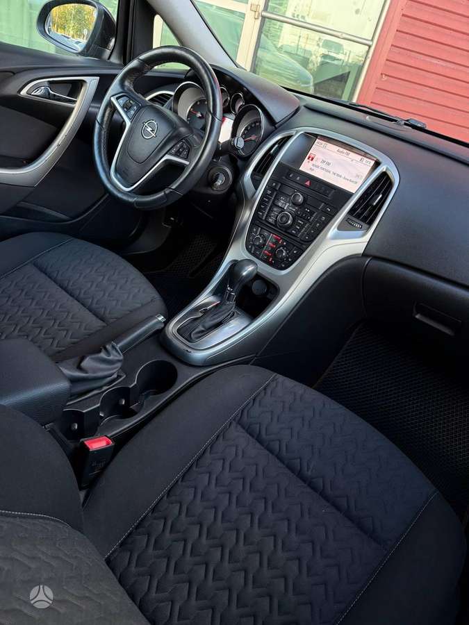 Opel Astra 2013 — photo 26