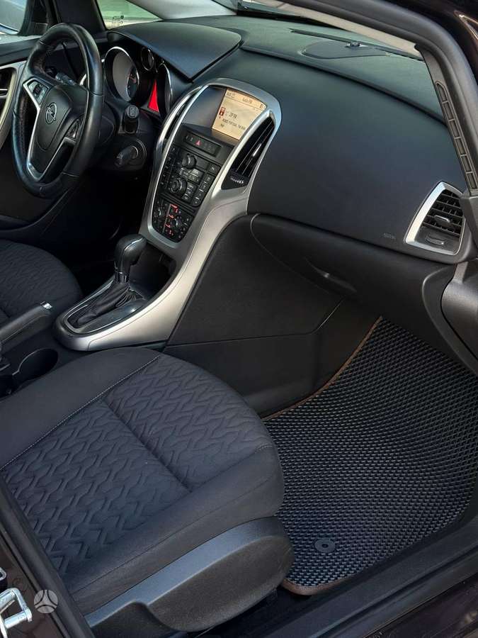 Opel Astra 2013 — photo 27