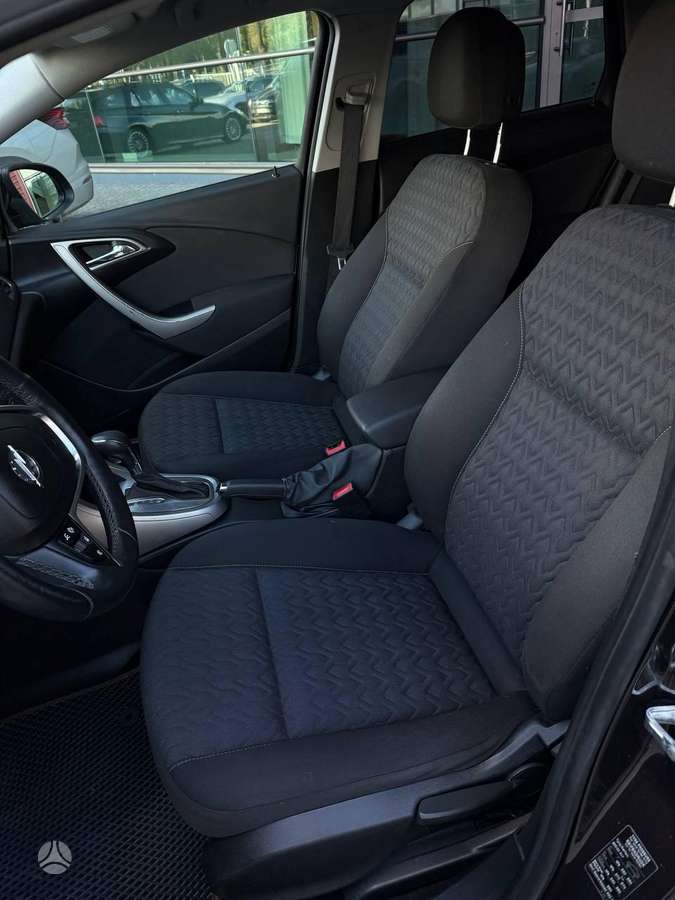 Opel Astra 2013 — photo 29