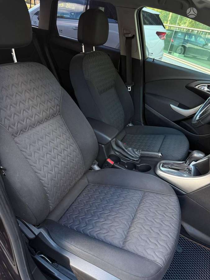 Opel Astra 2013 — photo 31