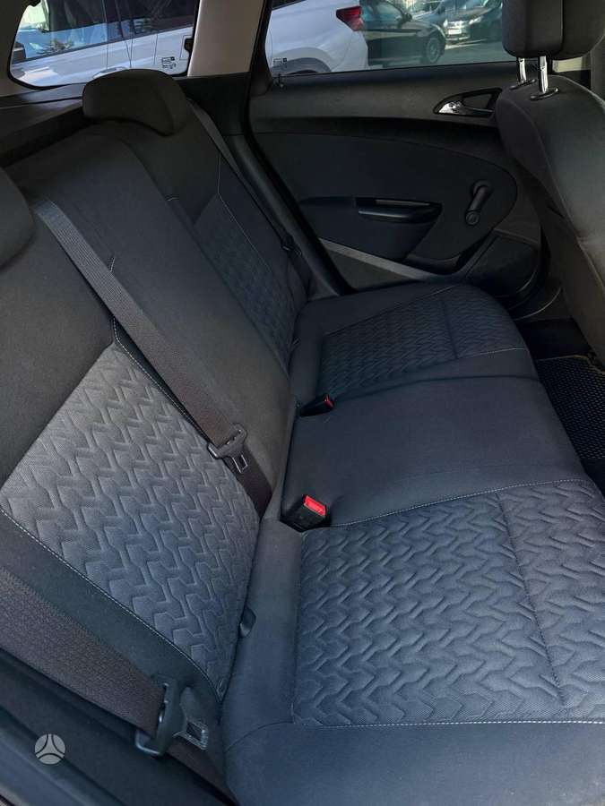 Opel Astra 2013 — photo 32