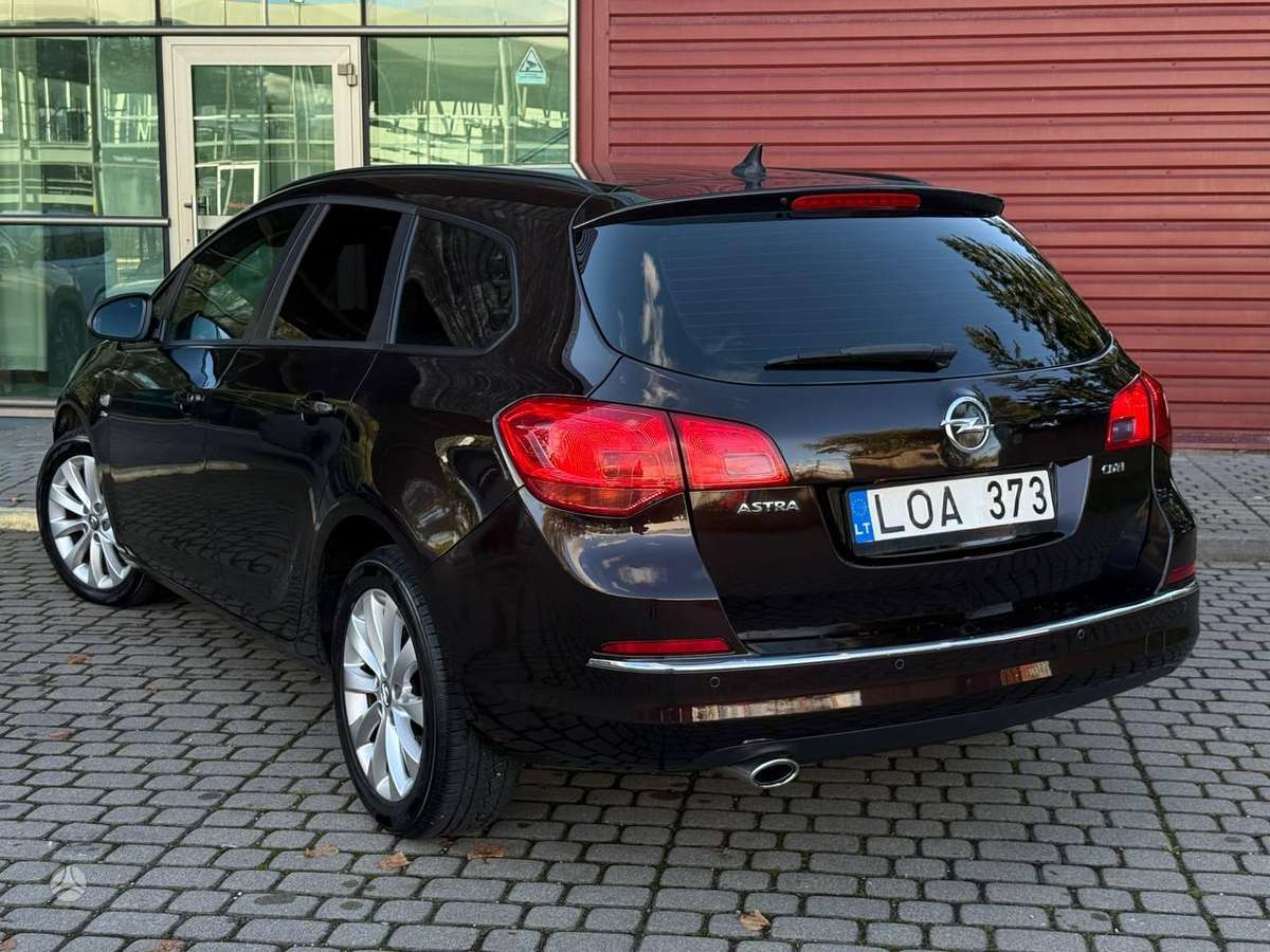 Opel Astra 2013 — photo 7