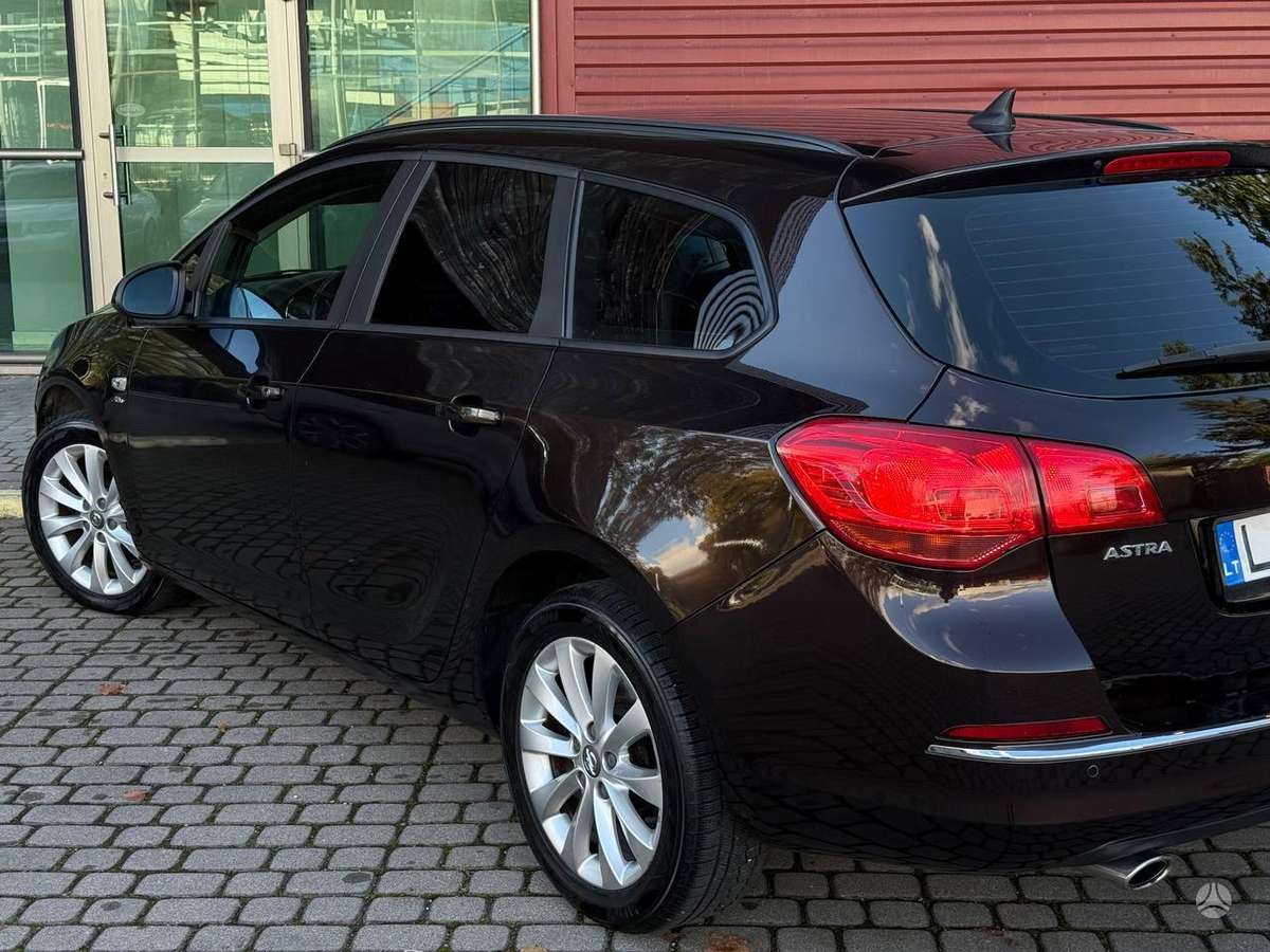 Opel Astra 2013 — photo 8
