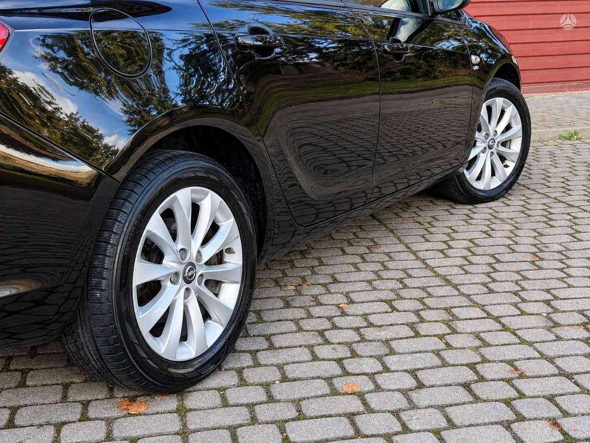 Opel Astra 2013 — photo 9