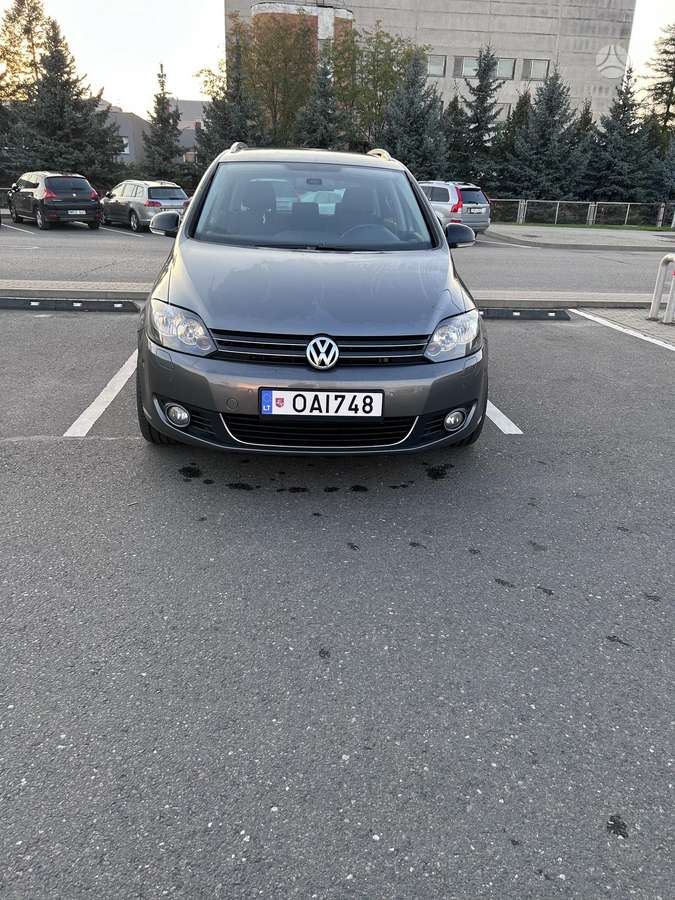 Volkswagen Golf 2011 — вигляд ззаду