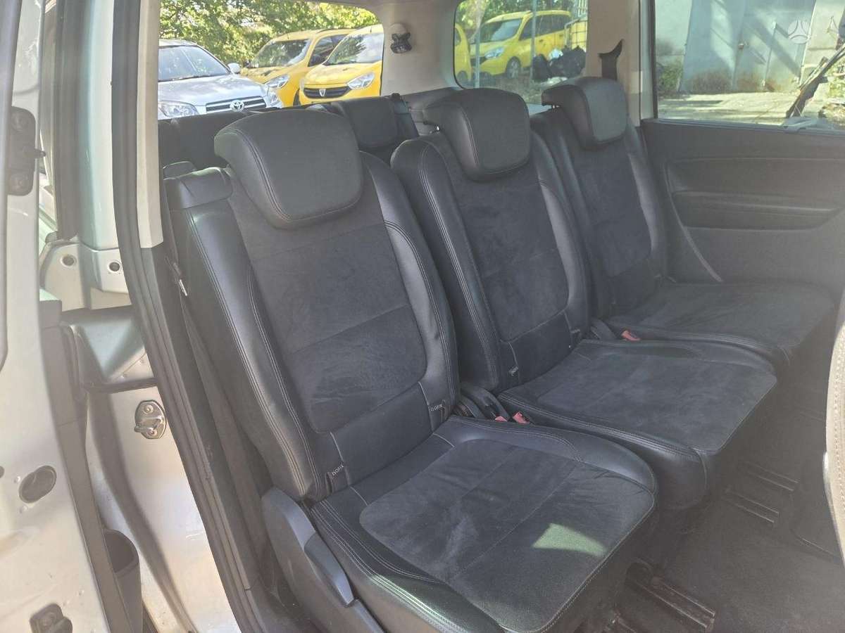 Volkswagen Sharan 2011 — photo 11